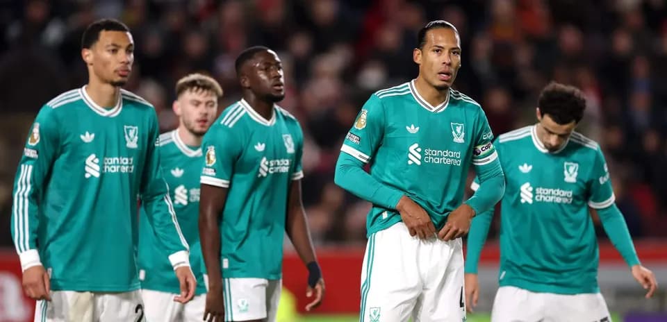 Jugadores de Liverpool en el campo durante el partido