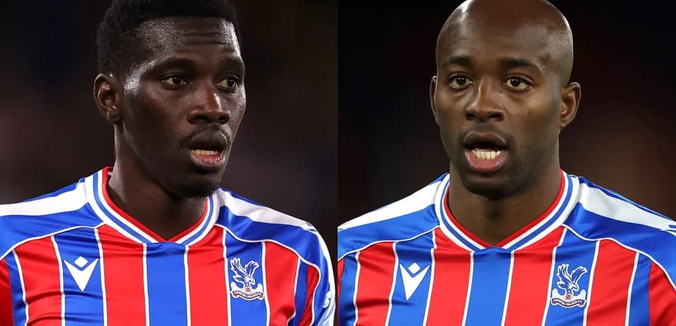 Jugadores de Crystal Palace en uniforme durante el partido