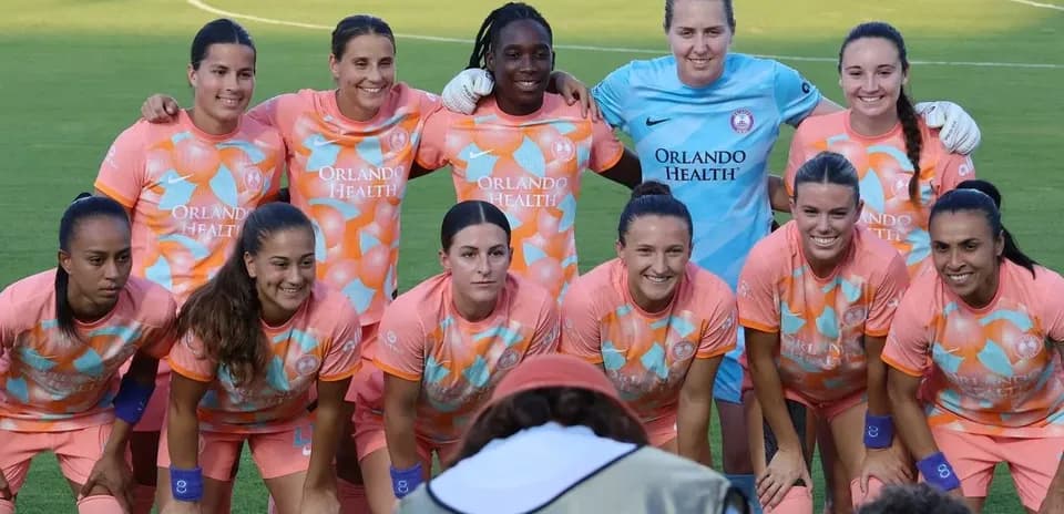 Equipo de Orlando Pride en formación