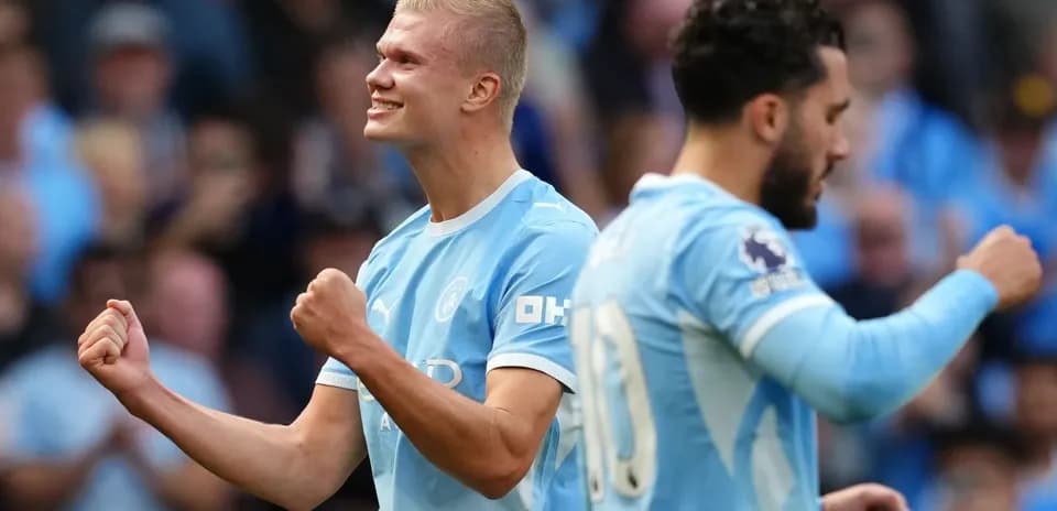 Jugadores de Manchester City celebrando un gol