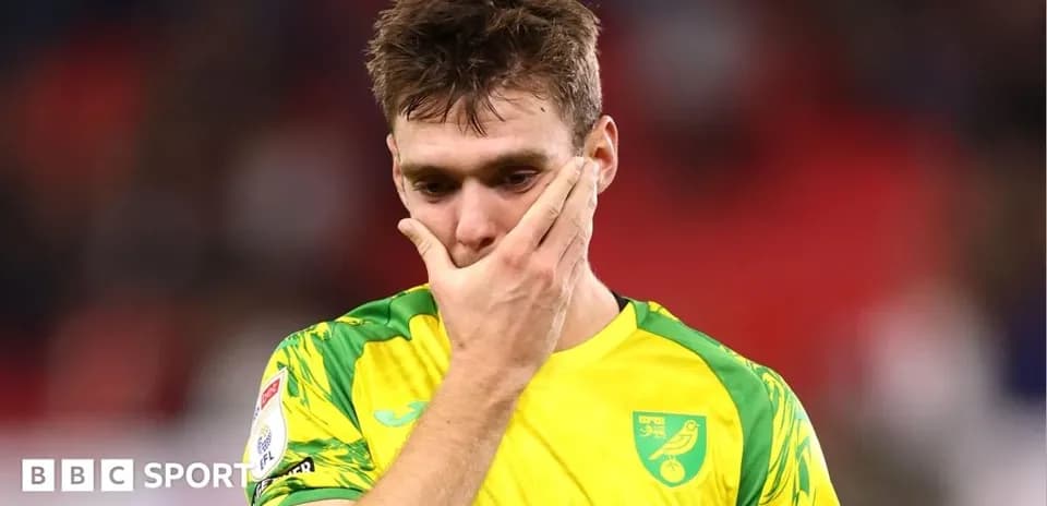 Jugador de Norwich City con uniforme amarillo y verde