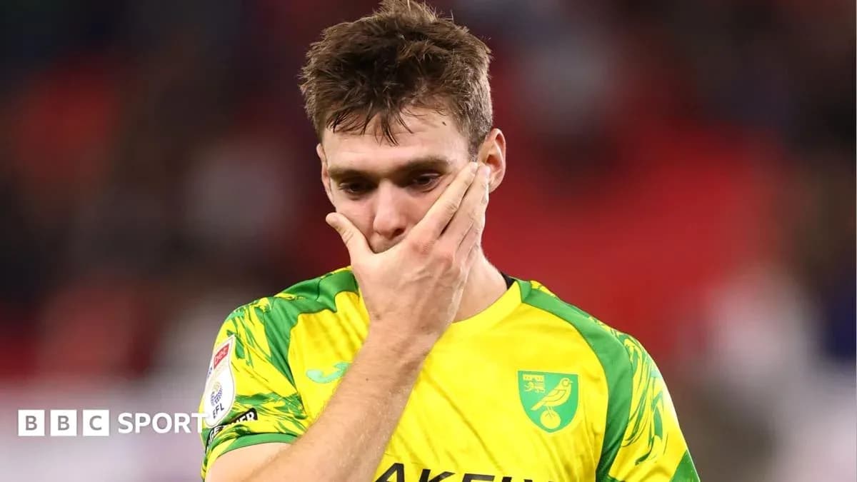 Jugador de Norwich City con uniforme amarillo y verde