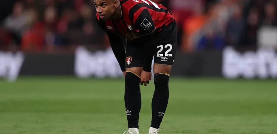 Jugador de Bournemouth en acción durante el partido