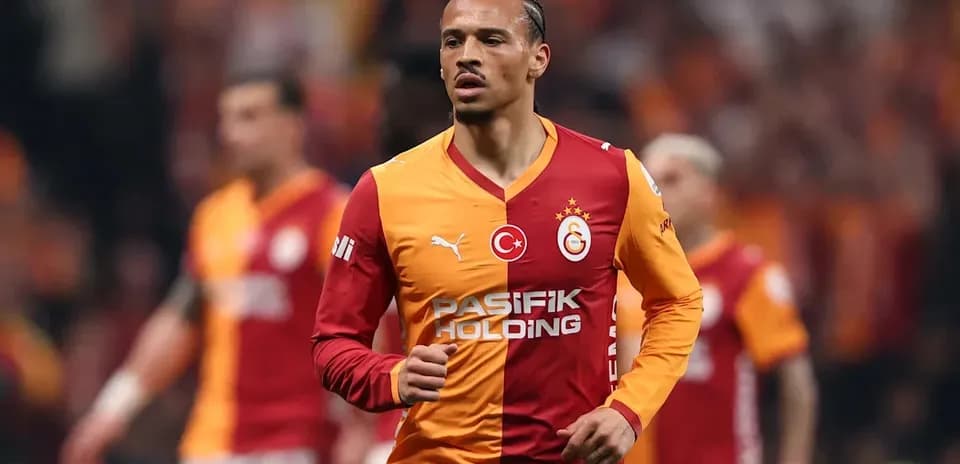 Jugador de Galatasaray en acción durante el partido