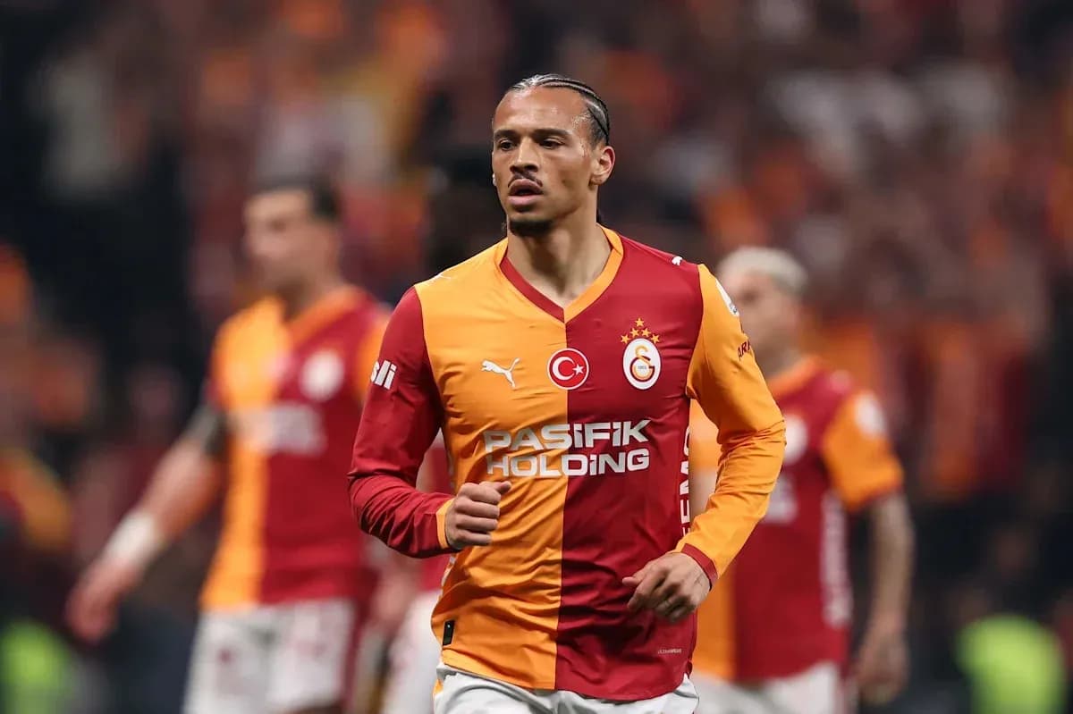Jugador de Galatasaray en acción durante el partido