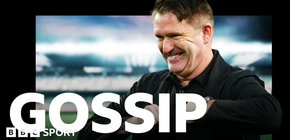 Entrenador sonriendo en conferencia de prensa deportiva