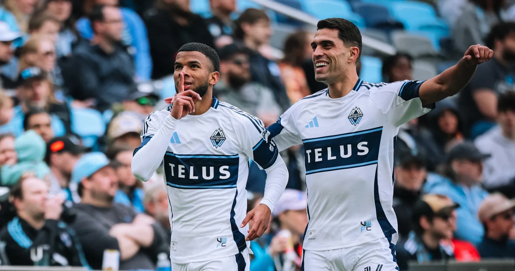 Jugadores de Vancouver Whitecaps II celebrando un gol