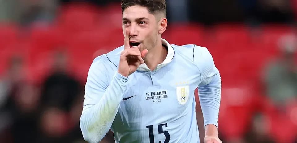 Jugador de Argentina celebrando con un gesto de silencio