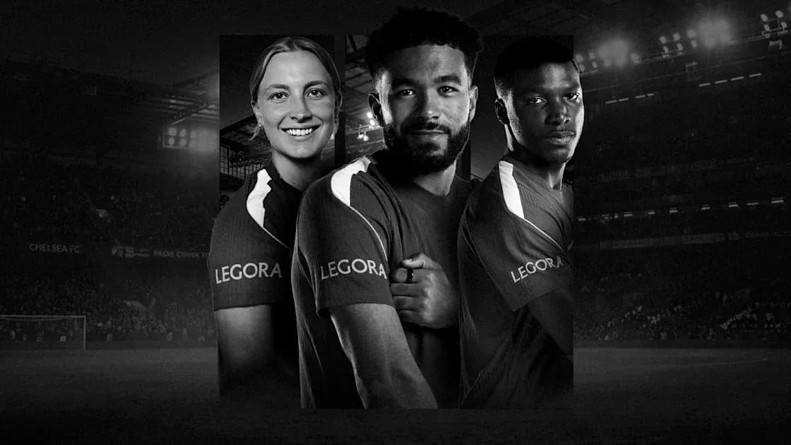 Tres jugadores de Chelsea FC posando juntos