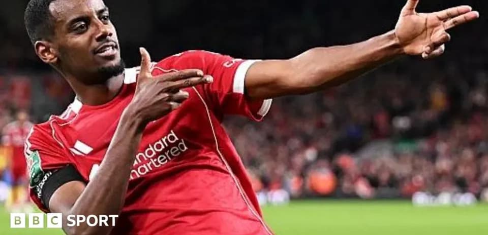 Jugador de Liverpool celebrando un gol en el campo