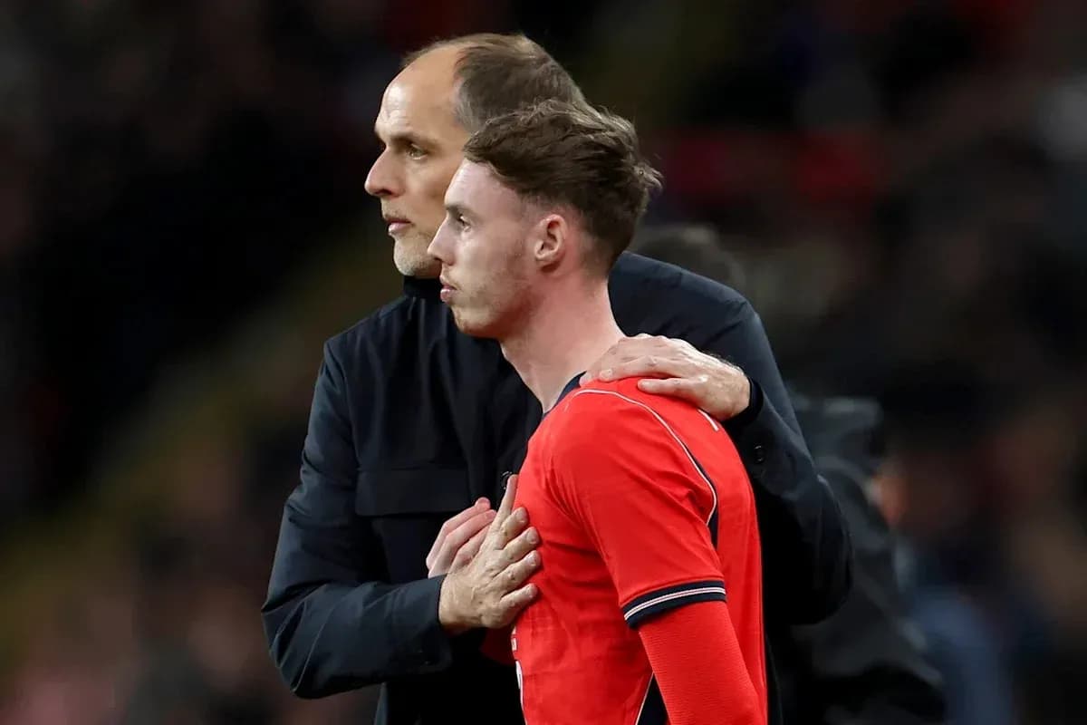 Entrenador hablando con jugador tras el partido