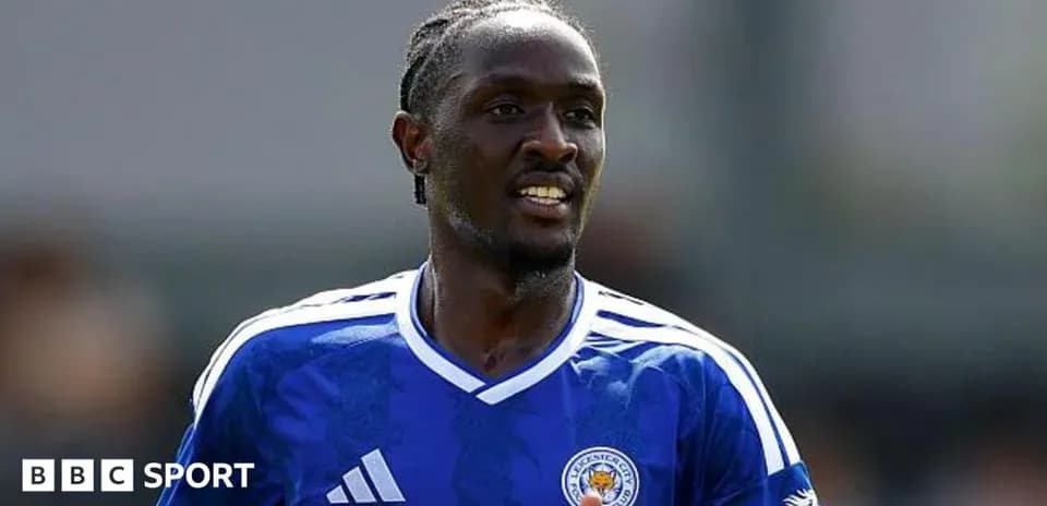 Jugador de Leicester City en el campo durante el partido