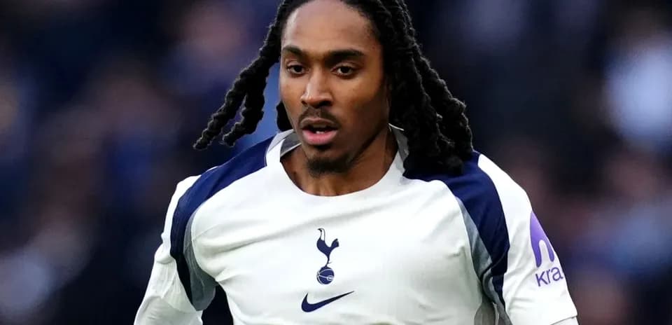 Jugador de Tottenham en acción durante el partido
