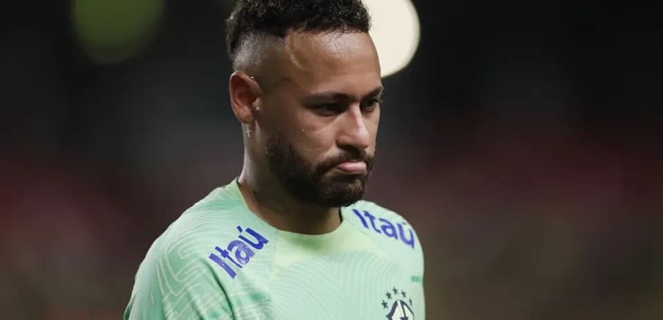 Neymar en camiseta de Brasil tras un partido