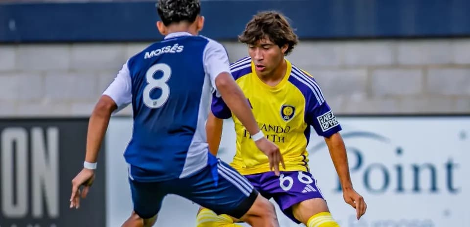 Jugadores de Orlando City II enfrentándose a Huntsville City
