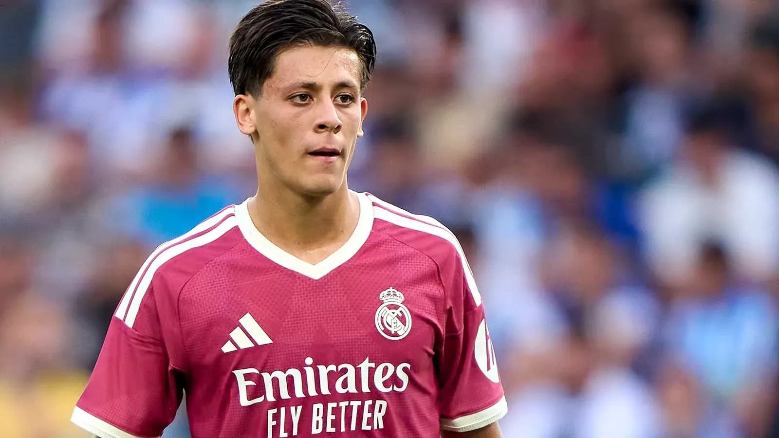 Jugador de Real Madrid en acción durante el partido