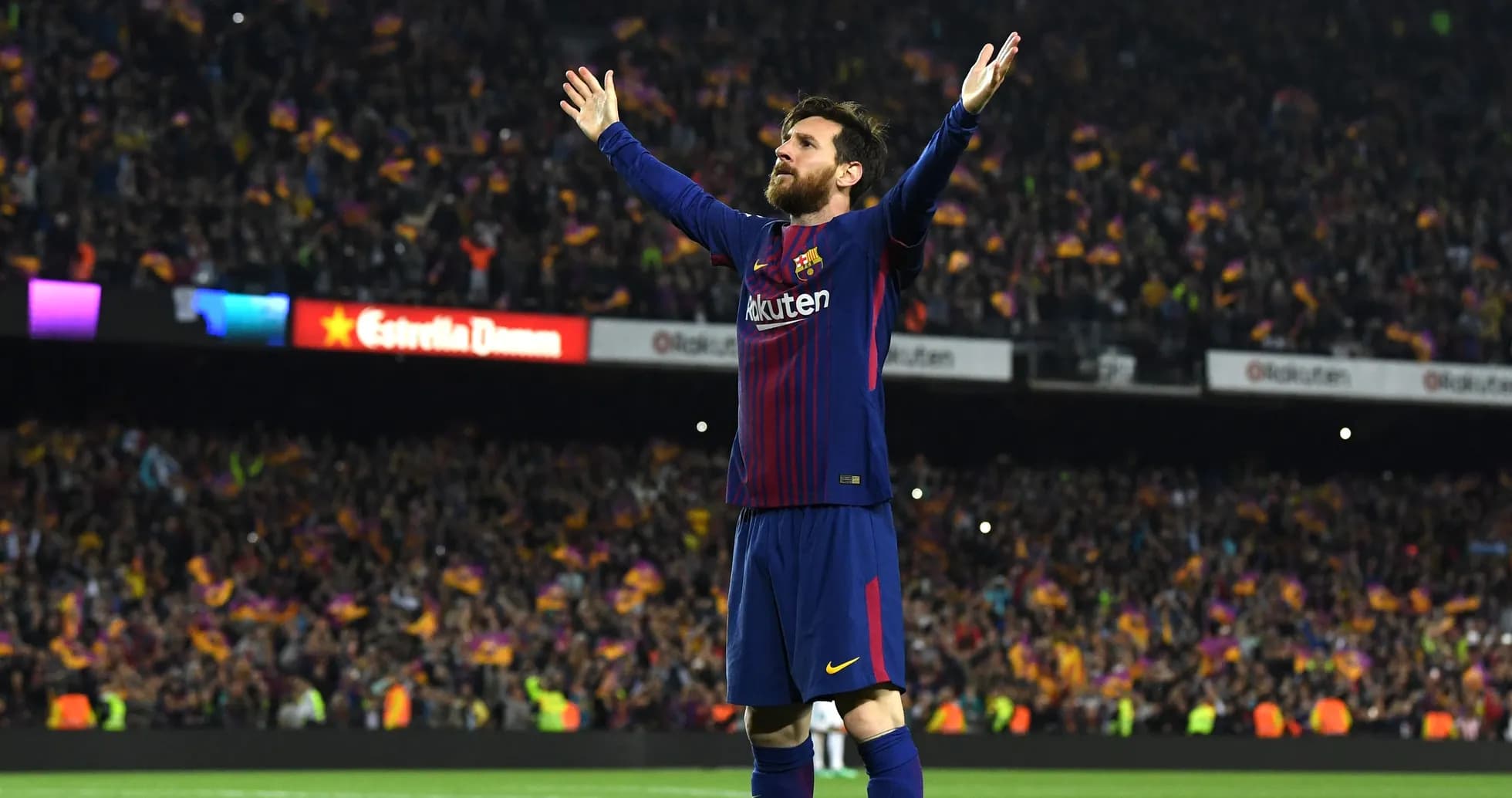 Jugador de Barcelona celebrando frente a la afición