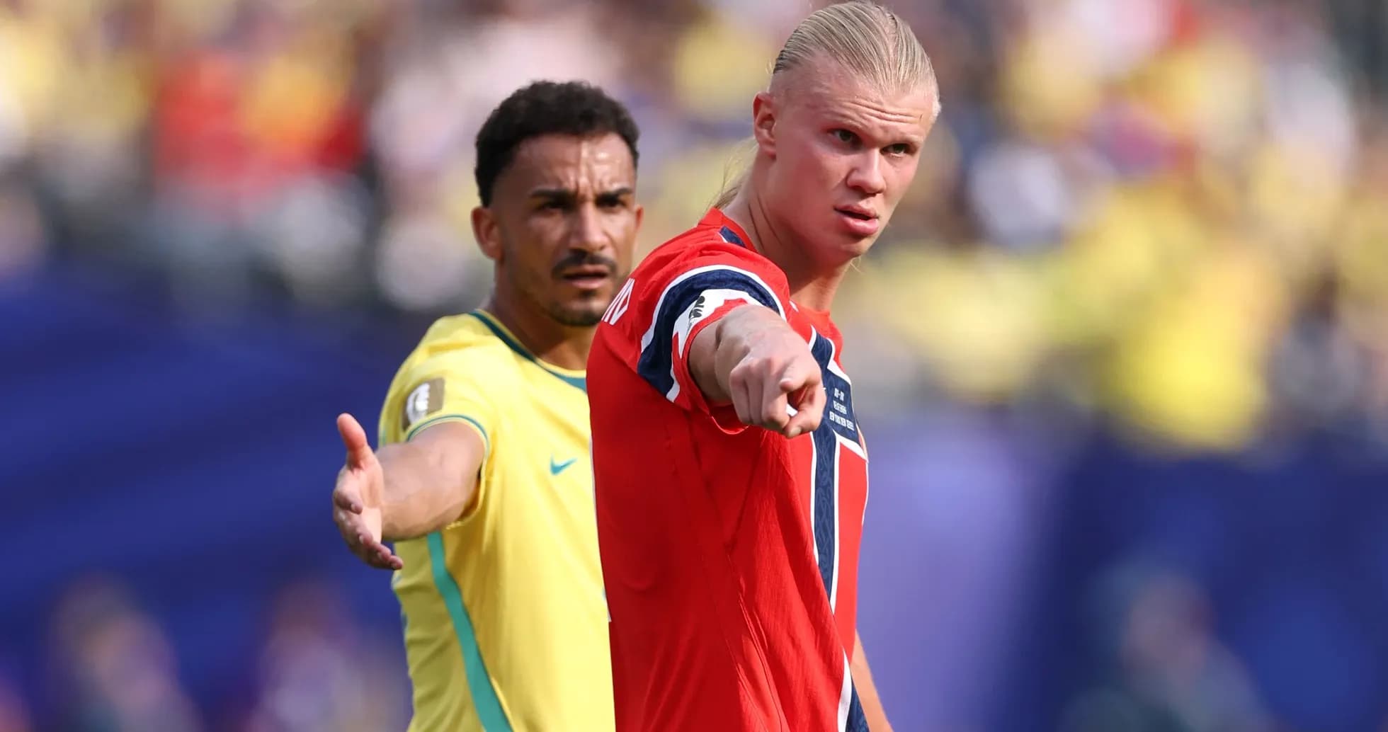 Jugadores de Noruega y Brasil durante un partido