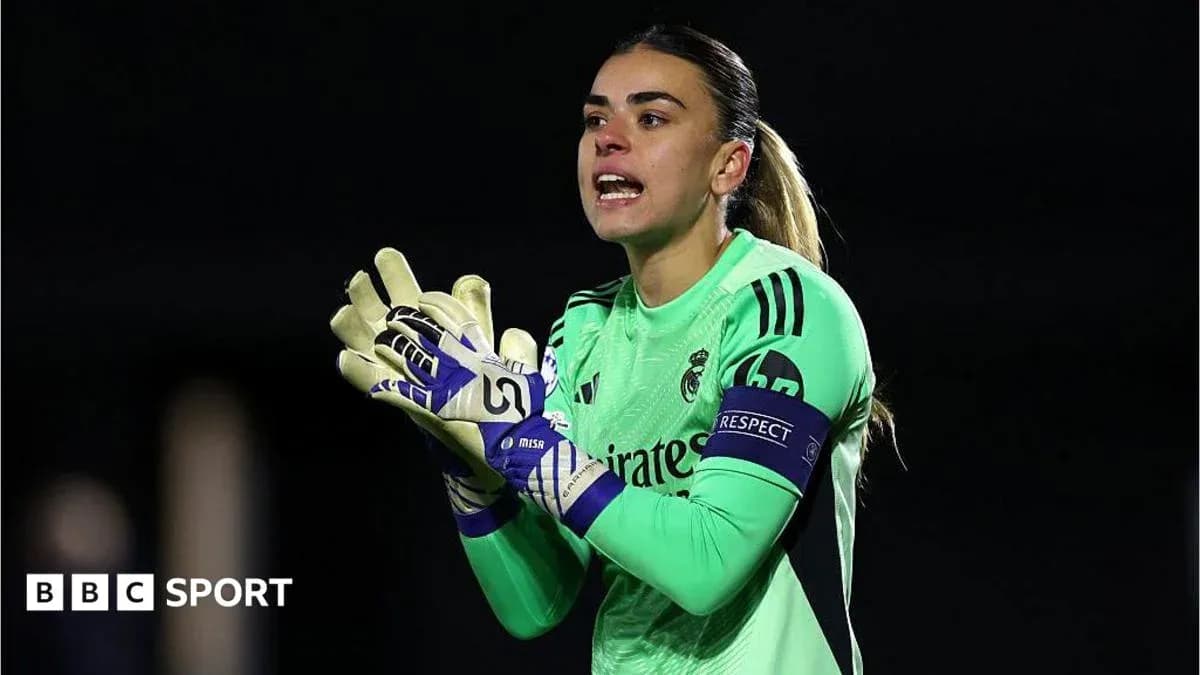 Portera de Real Madrid dando instrucciones en el campo