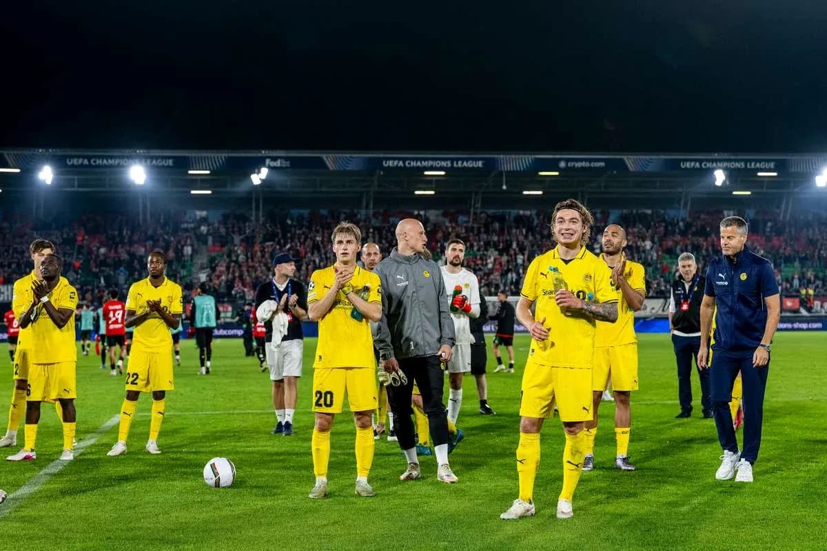 Jugadores de Bodo/Glimt aplaudiendo tras el partido