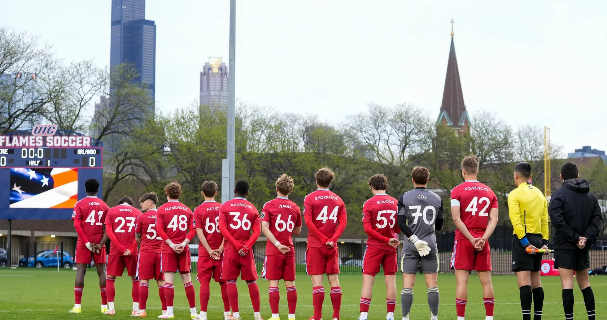 Jugadores de Chicago Fire II alineados antes del partido