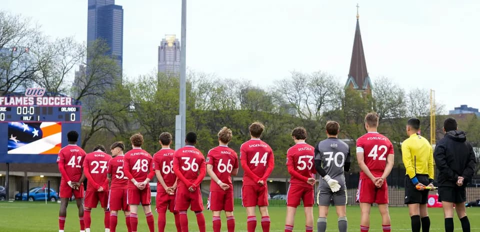 Jugadores de Chicago Fire II alineados antes del partido