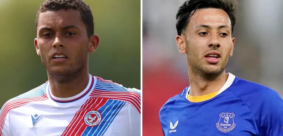 Dos jugadores de fútbol en uniforme de sus equipos