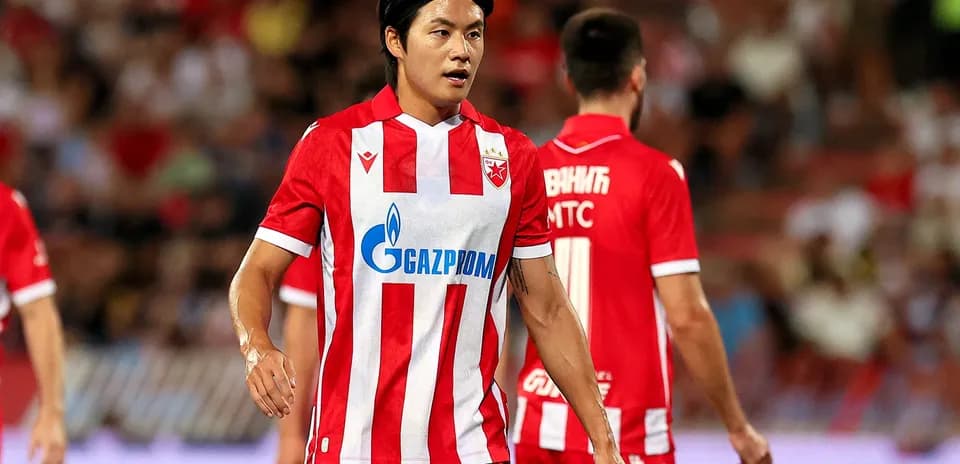 Jugador de FK Crvena Zvezda en acción