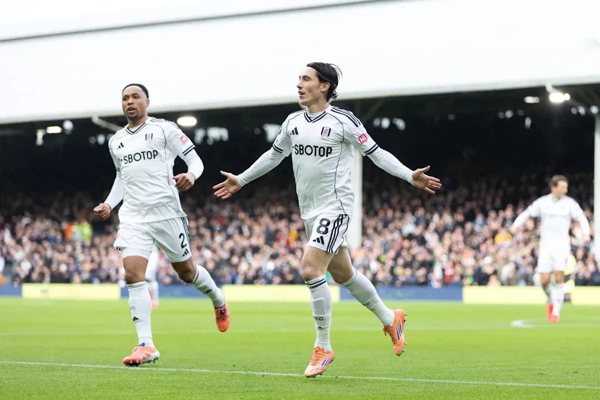 Jugadores de Fulham celebrando un gol en el partido