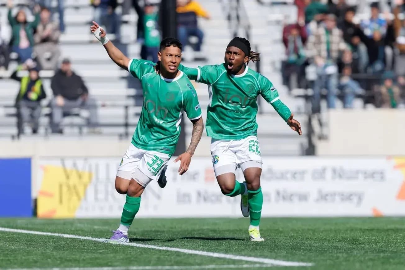 Jugadores del NY Cosmos celebrando un gol