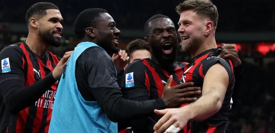 Jugadores del AC Milan celebrando un gol