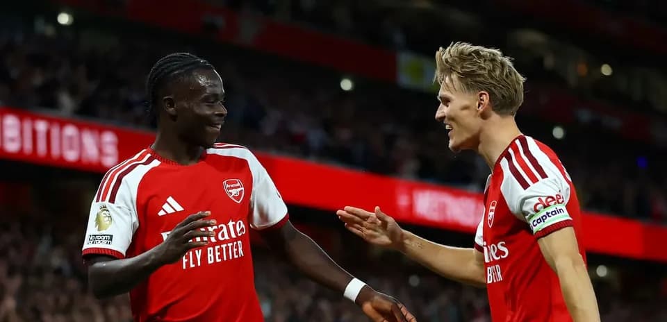 Jugadores de Arsenal celebrando durante el partido