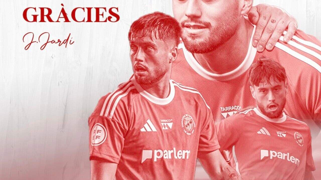 Jugador J. Jardi en varias poses con camiseta roja