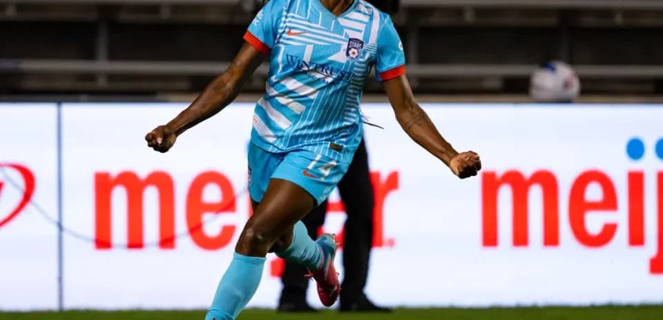 Jugadora del Chicago Red Stars celebra un gol
