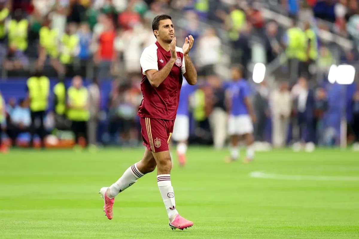 Jugador aplaudiendo al público tras el partido