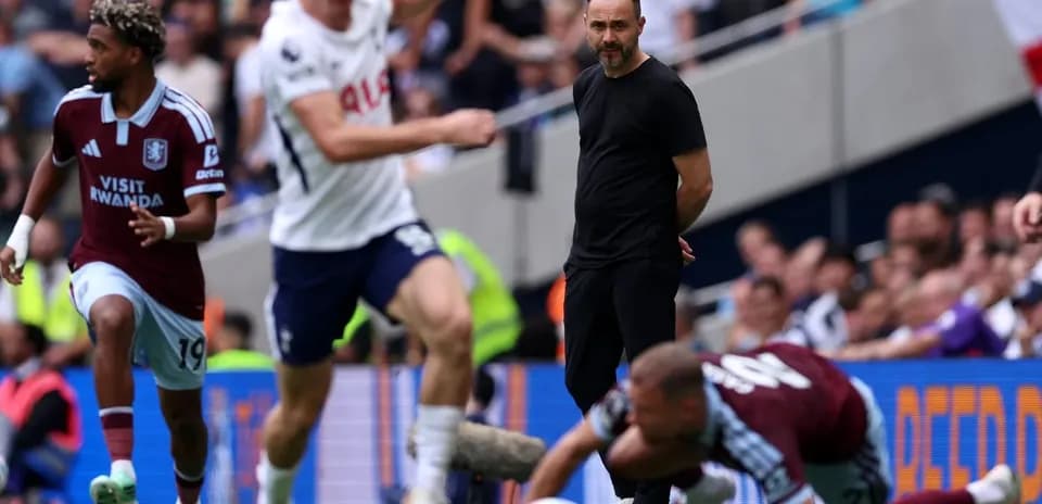 Jugadores de Aston Villa y Tottenham en acción