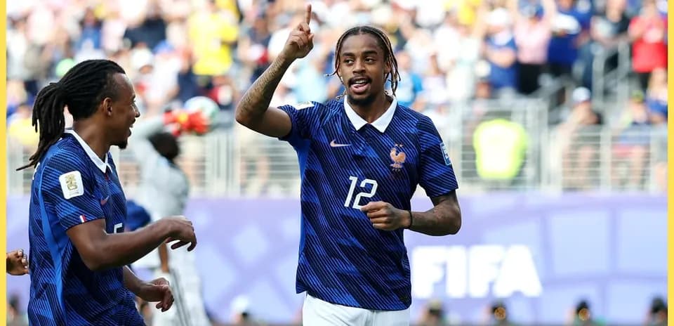 Jugadores de Francia celebrando un gol durante el partido
