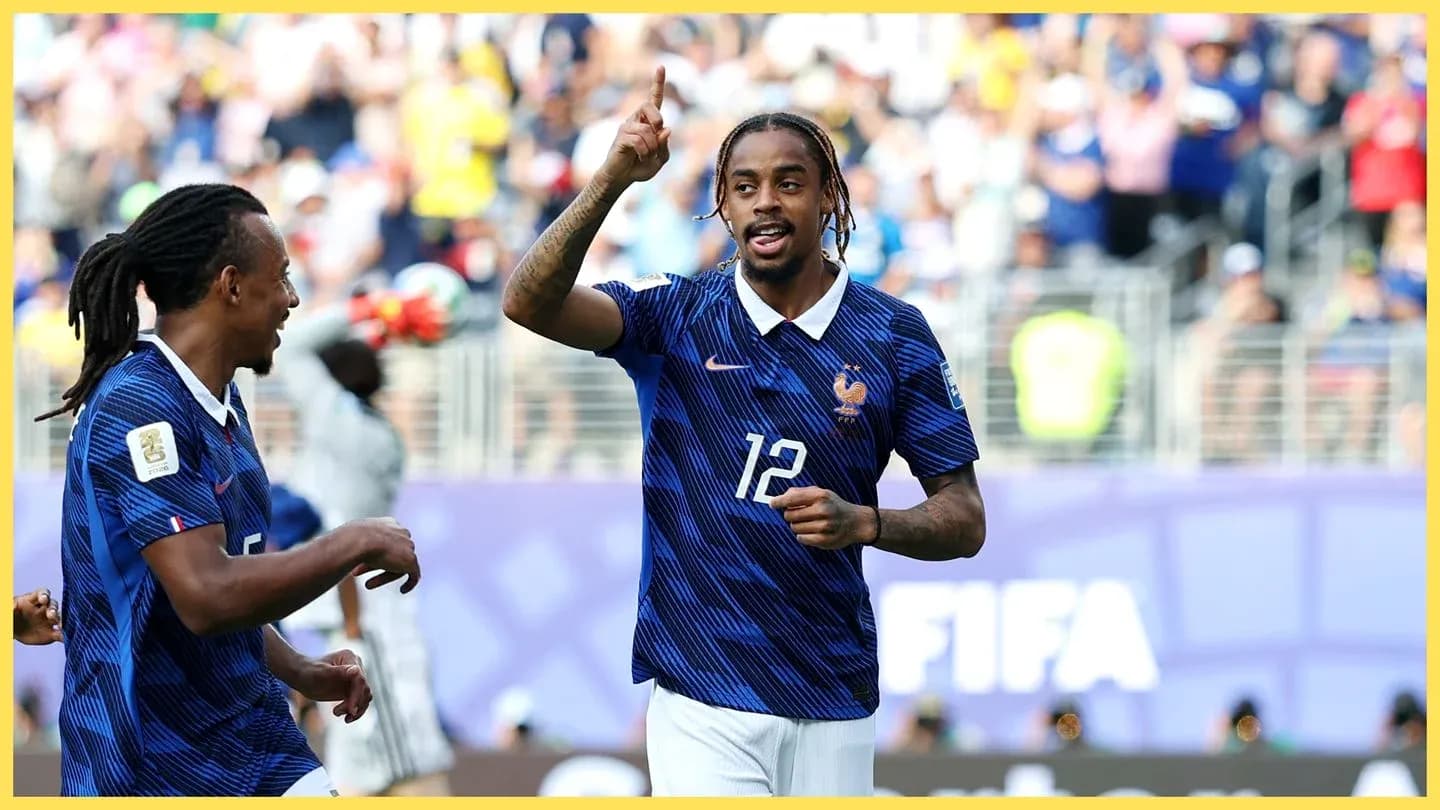 Jugadores de Francia celebrando un gol durante el partido