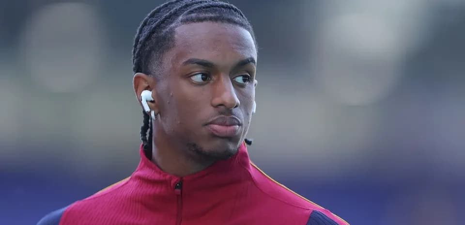 Jugador con auriculares en el calentamiento previo