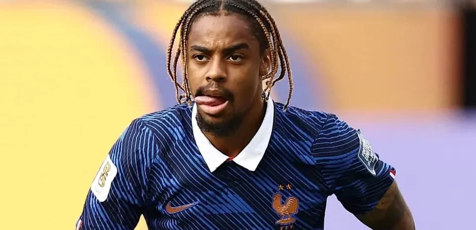 Jugador de Francia corriendo durante un partido