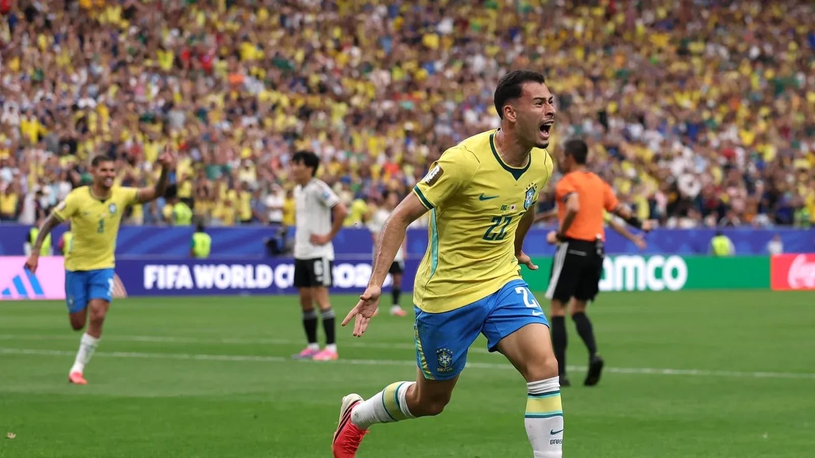 Jugador brasileño celebrando un gol en el Mundial