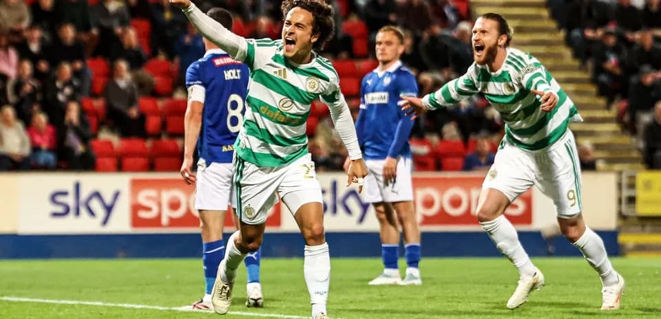 Jugador de Celtic celebrando un gol en el partido