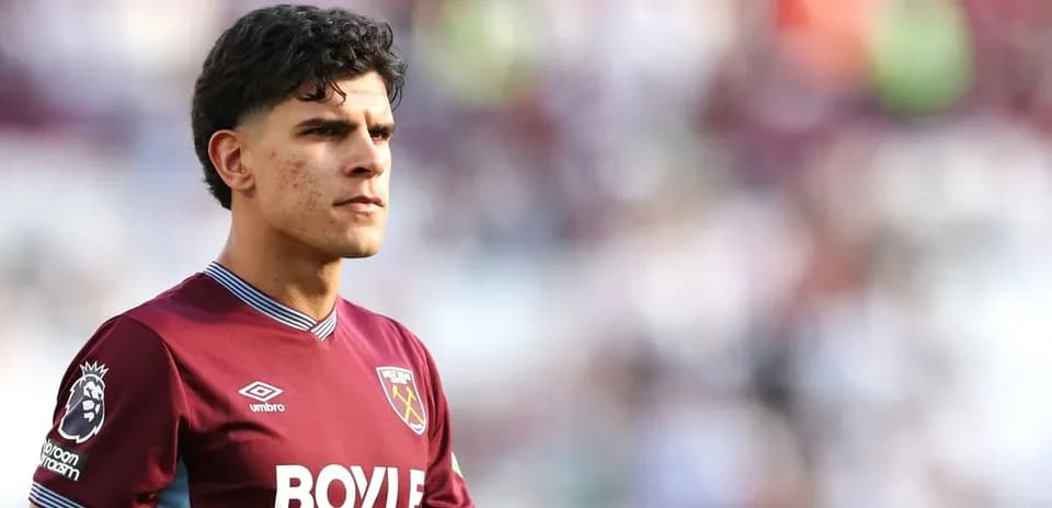 Jugador de West Ham en el campo durante un partido