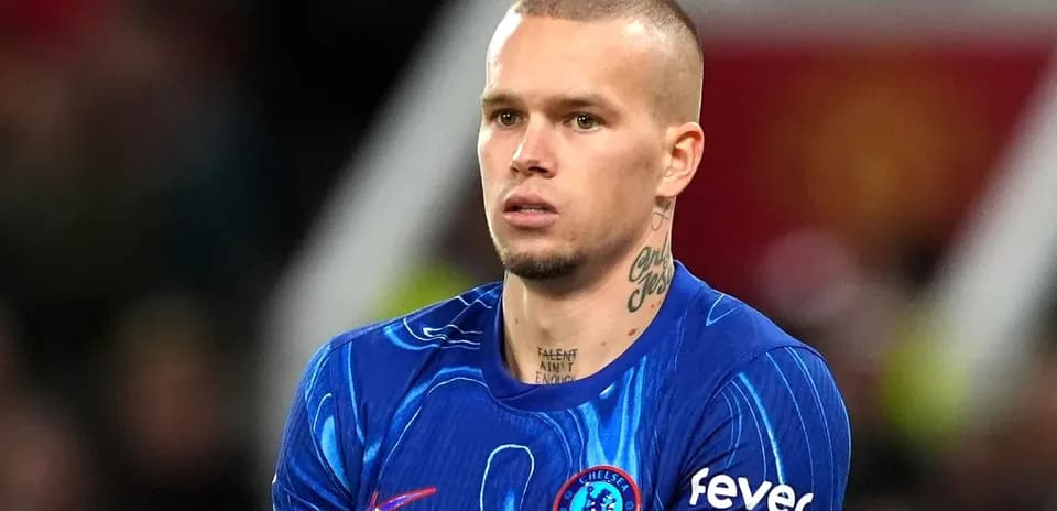 Jugador de Chelsea en el campo durante partido