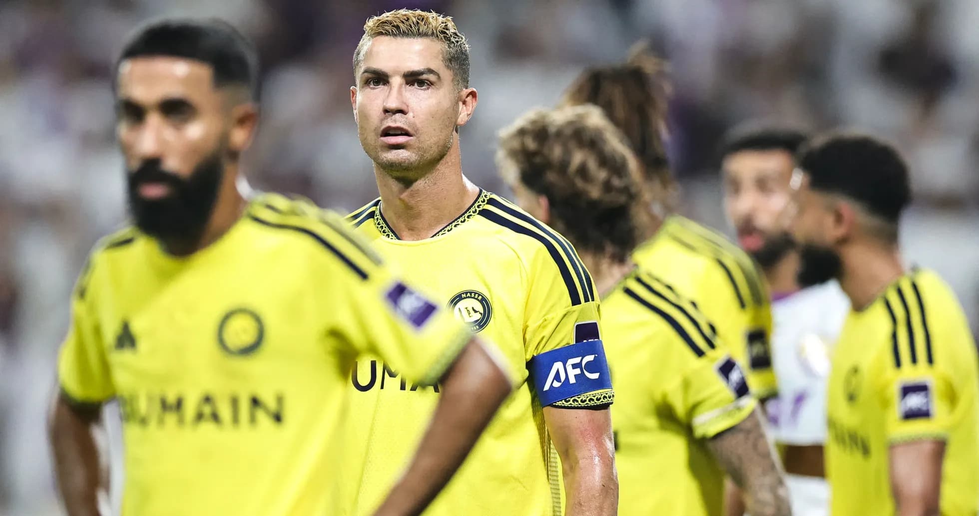 Cristiano Ronaldo y compañeros en el campo de juego