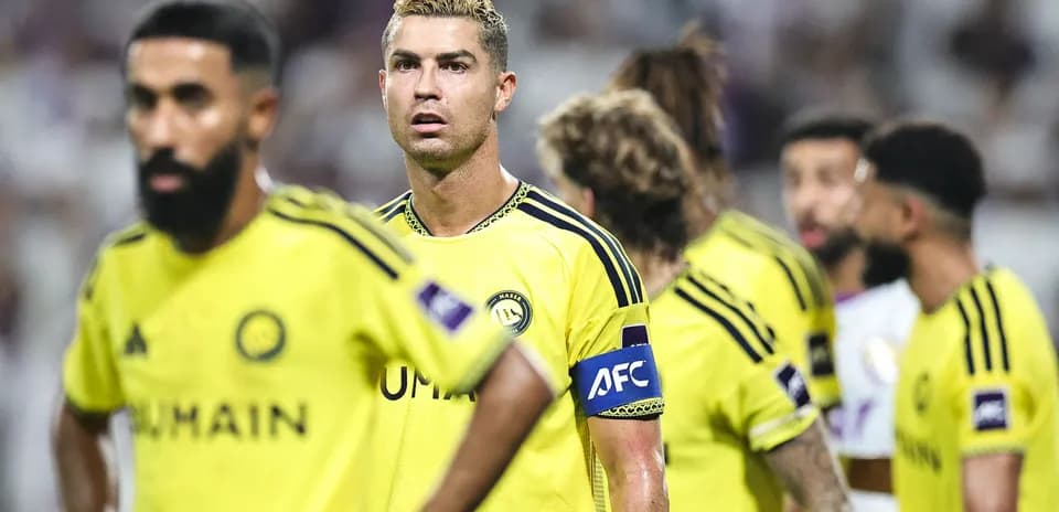 Cristiano Ronaldo y compañeros en el campo de juego