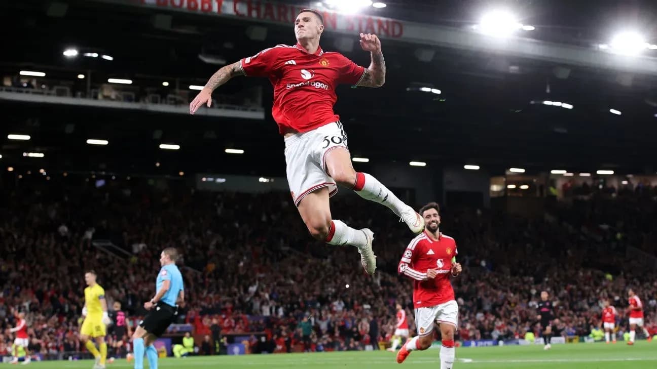 Jugador de Manchester United celebrando un gol en el estadio