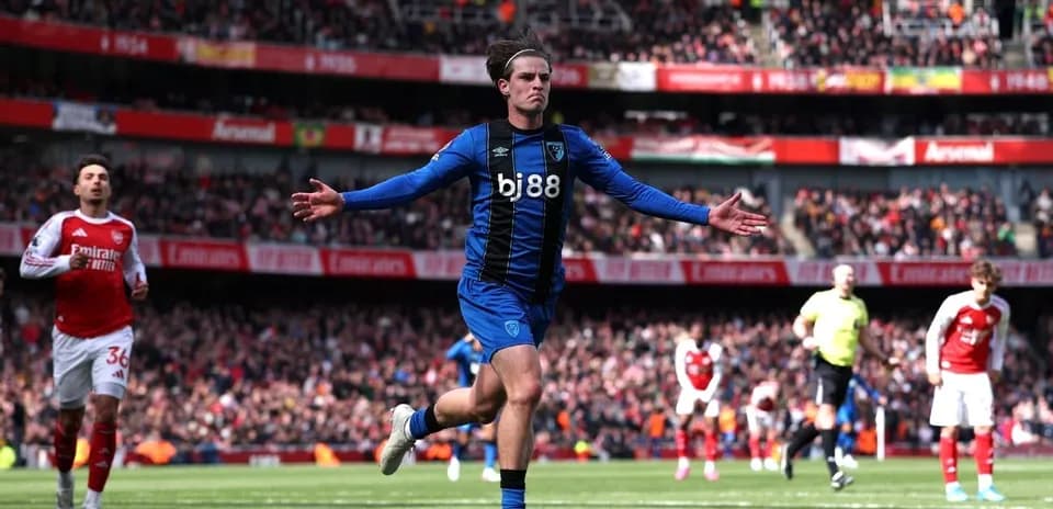 Jugador de Bournemouth celebrando un gol en el estadio