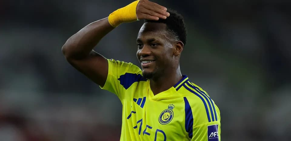 Jugador de Al Nassr saludando tras partido