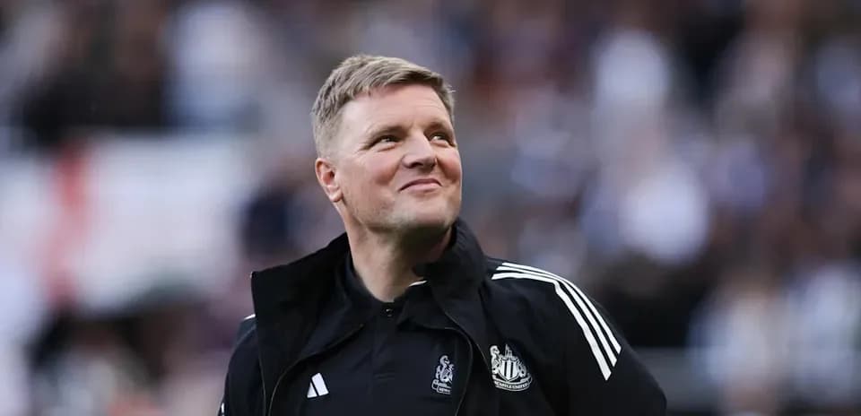 Entrenador de Newcastle en el estadio durante el partido